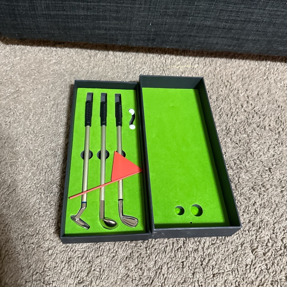 Mini golf hand held game